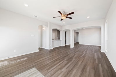 5br New Home in Lorena, TX